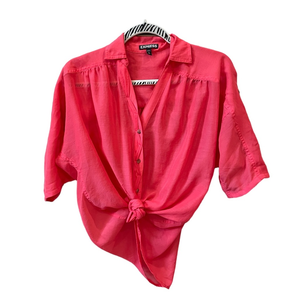 Woman’s pink button down. Quarter sleeve